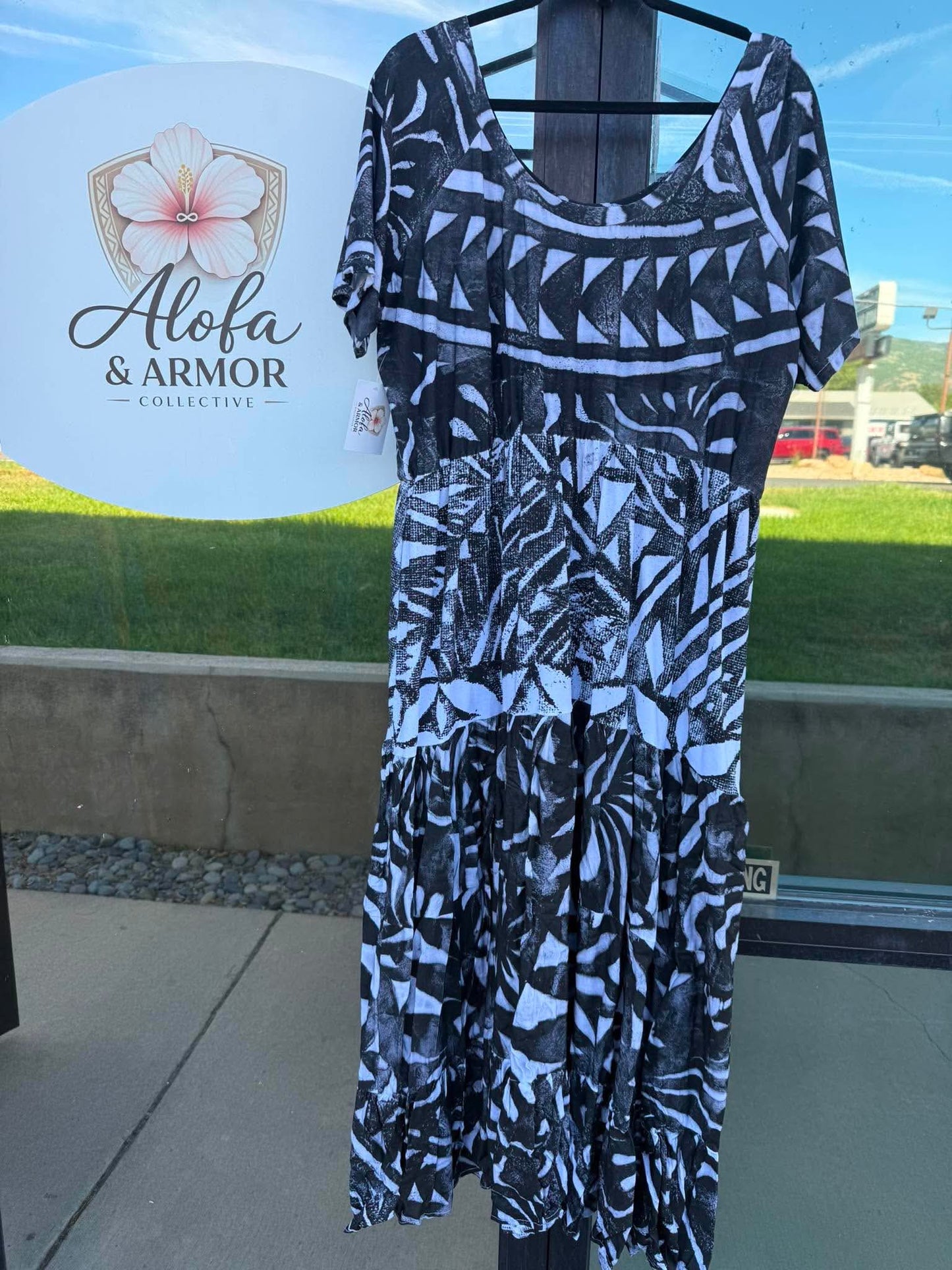 (Size 20) Island Bloom Tiered Maxi Dress – Black & White Mixed Tribal Print