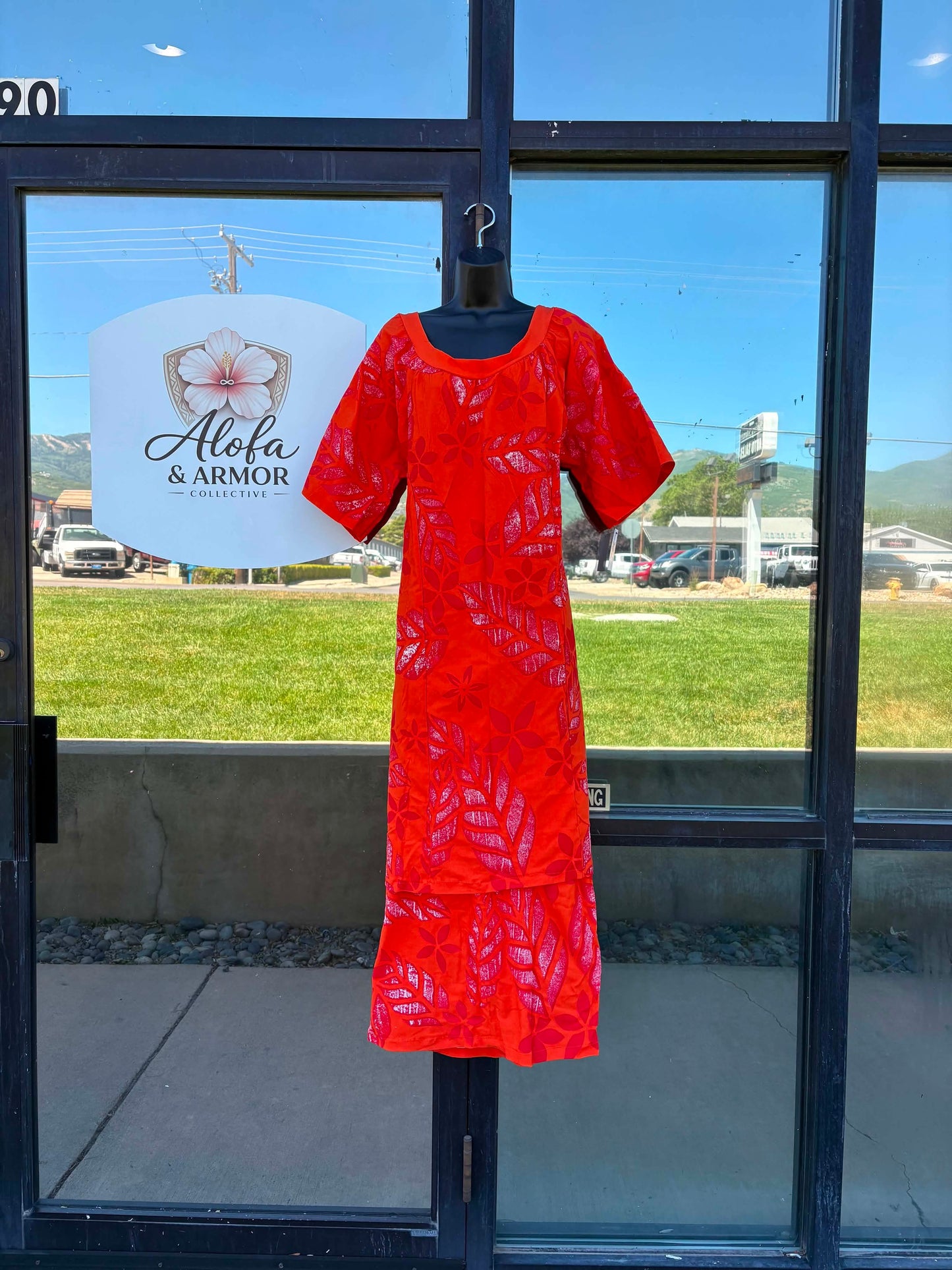(Size 24) Le Lalelei Puletasi: The Beauty Collection – Bright Red with Pink & Textured White Leaves
