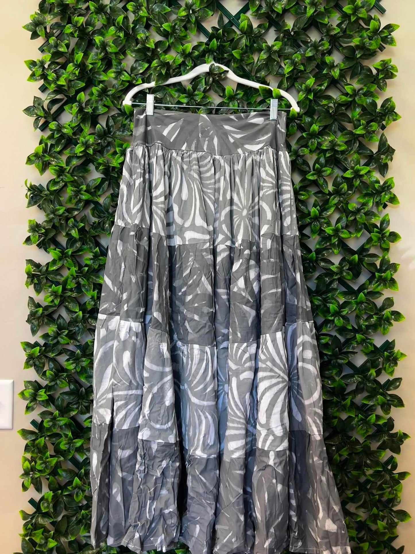(Size 18) Galu Alofa "Wave Of Love" Tiered Maxi Skirt – Grey, Light Grey & White