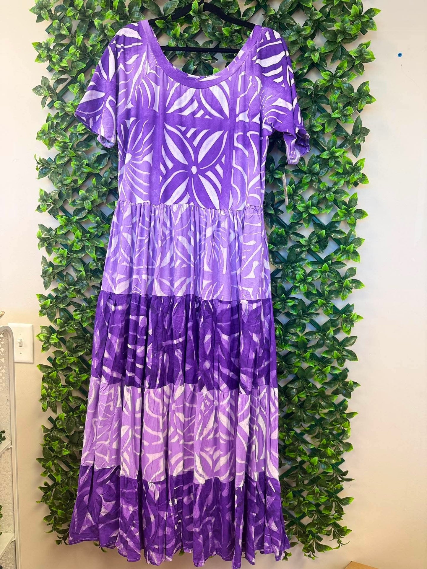 (Size 18) Lanu o le Alofa Dress: Dark Purple, Lavender & White Tiered Tropical Print