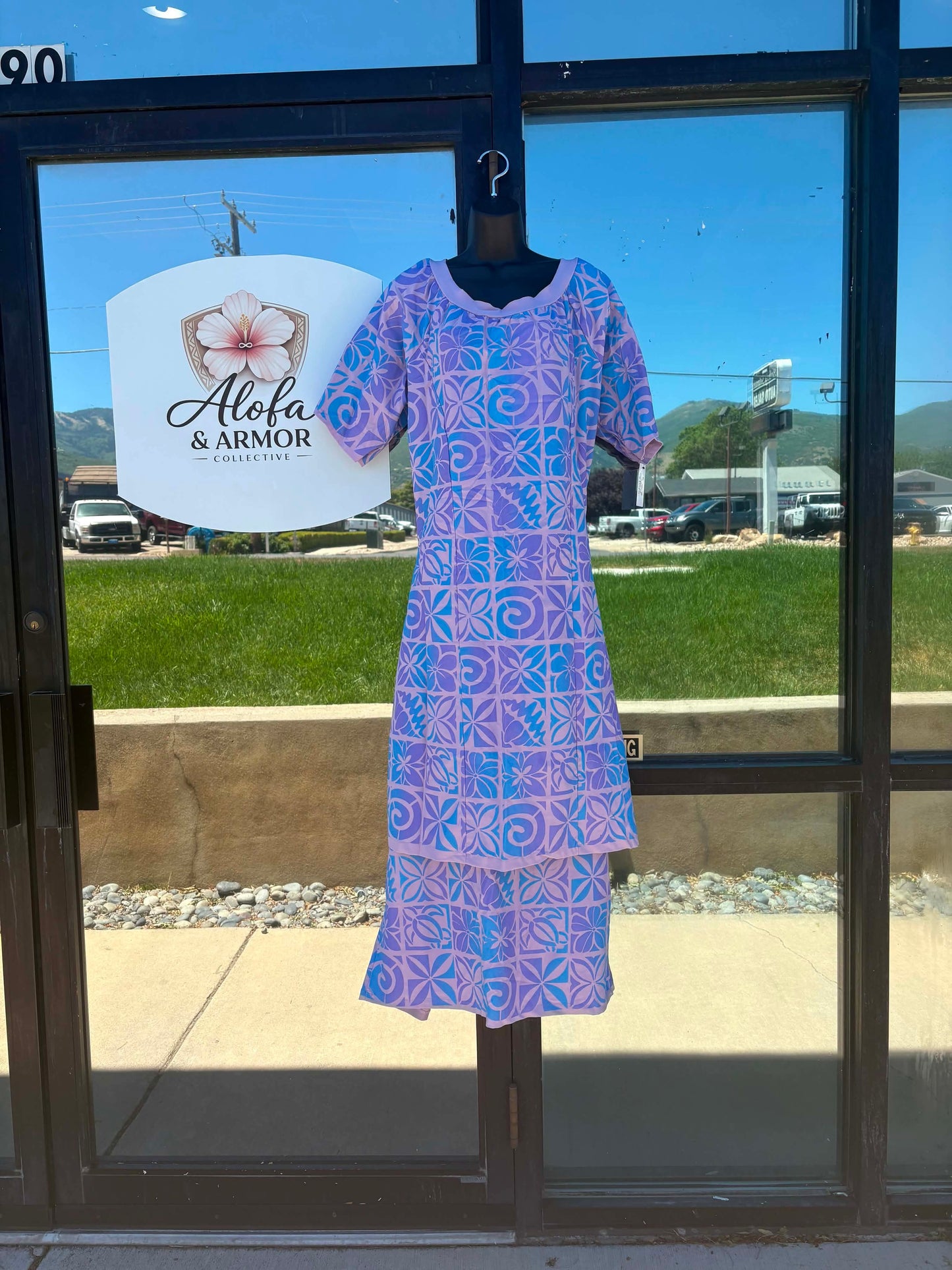 (Size 22) Le Lalelei Puletasi: The Beauty Collection – Lavender, Purple & Blue Geometric