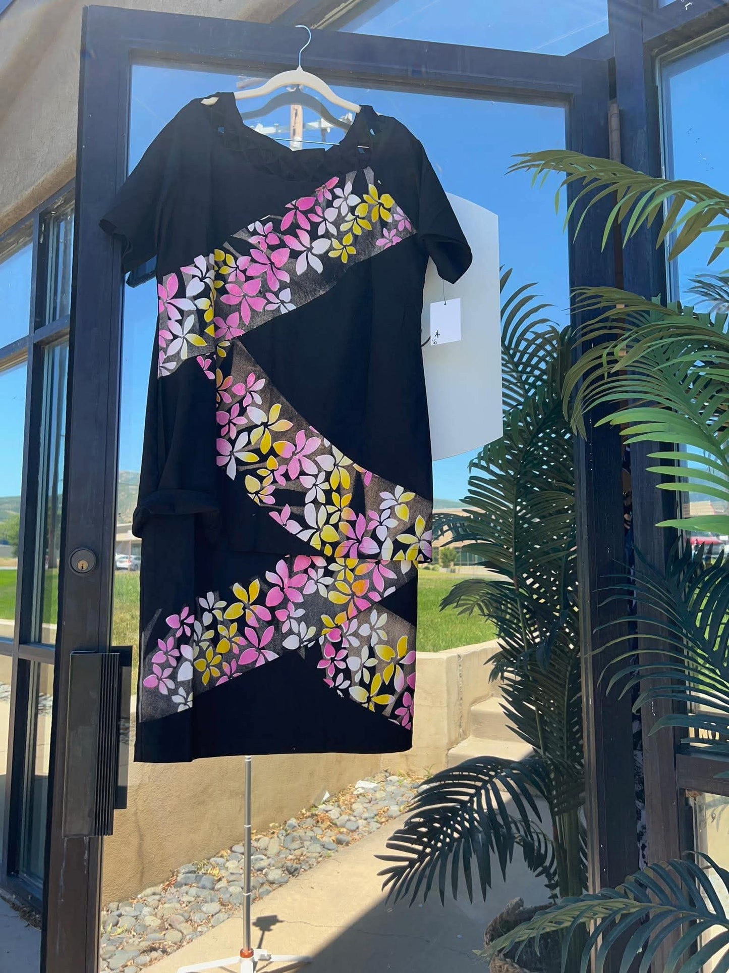 (Size 16) Le Lalalei Puletasi: The Beauty Collection – Black with Pink, Yellow & White Floral Tribal Print