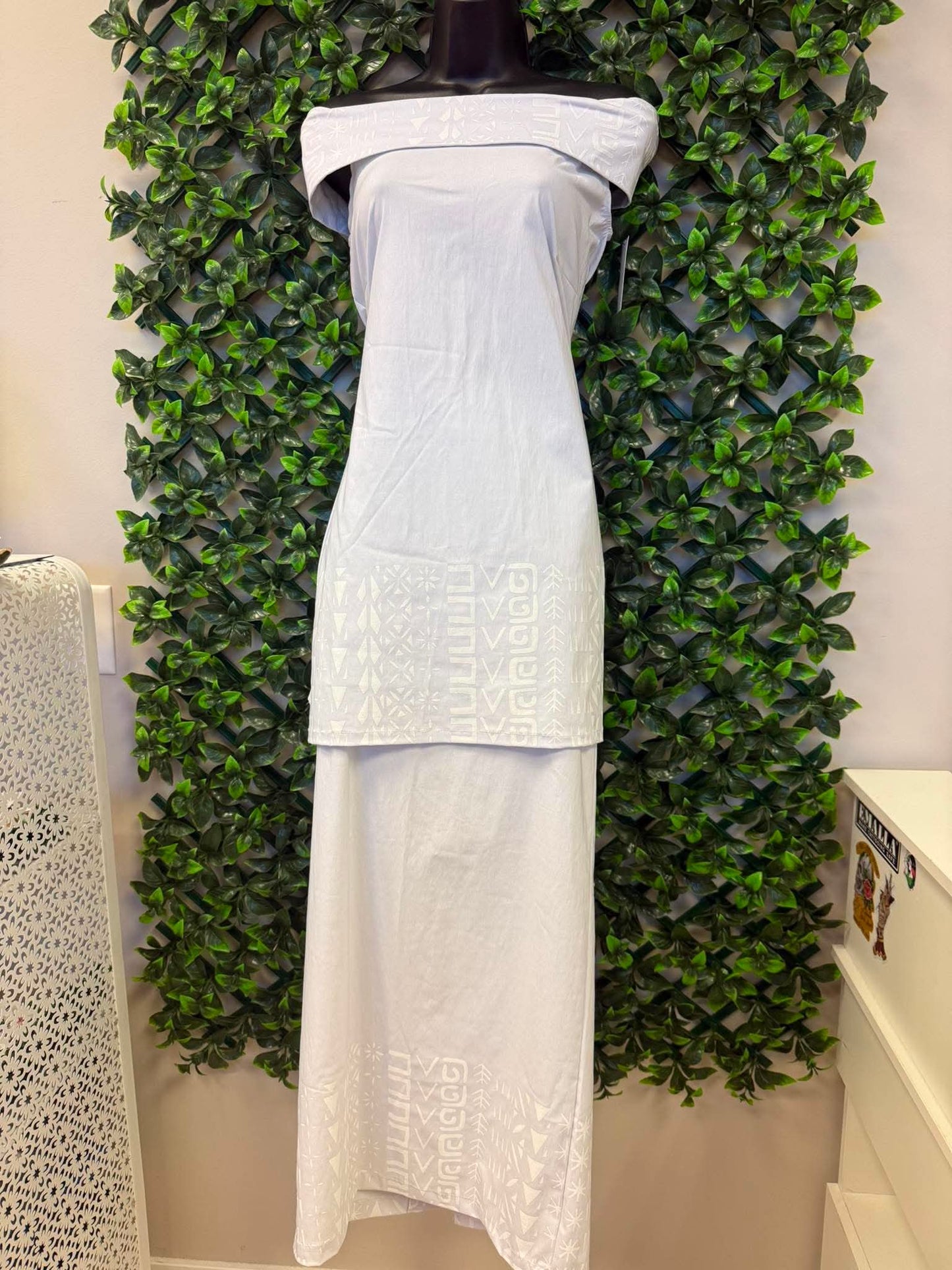 (Size 14) Pure Alofa White Puletasi Two-Piece Set: Off-the-Shoulder Tunic & Maxi Skirt with Tribal Print Border