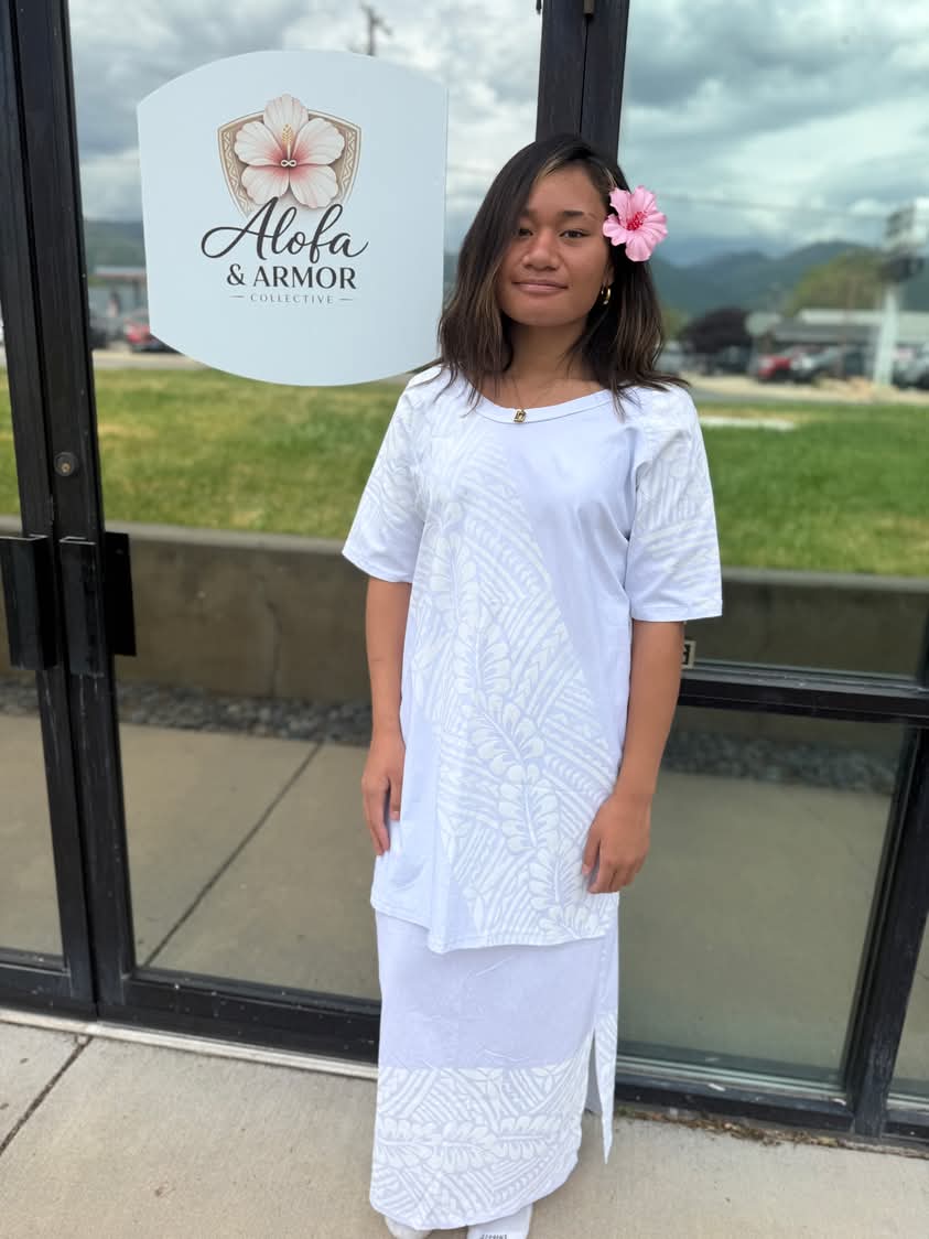 Pure Alofa White Puletasi Two-Piece Set: Wide Round Neck Tunic & Maxi Skirt with Extended Short Sleeves (Size 18)