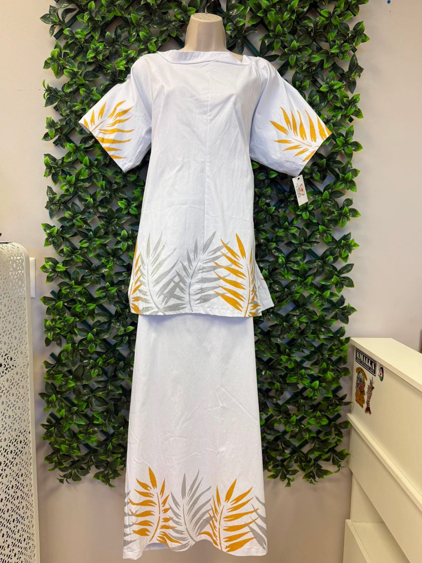 (Size 20) Pure Alofa White Puletasi Two-Piece Set: Boat Neck Tunic & Maxi Skirt with Gold and Grey Fern Leaf Print