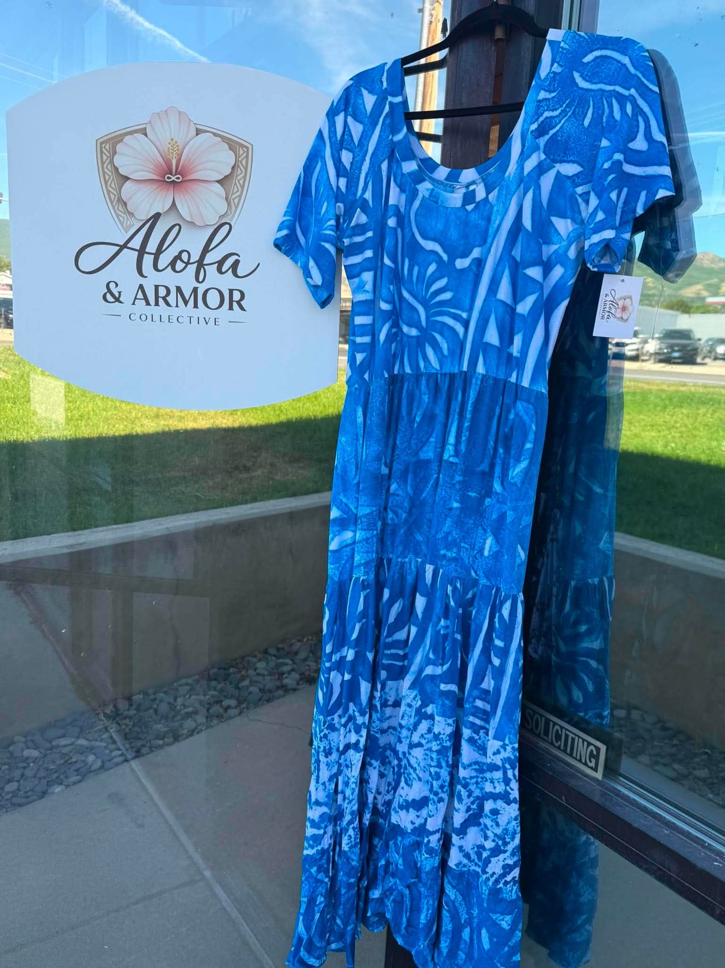 (Size 16) Island Bloom Tiered Maxi Dress – Royal Blue & Ocean Blue Tribal Print