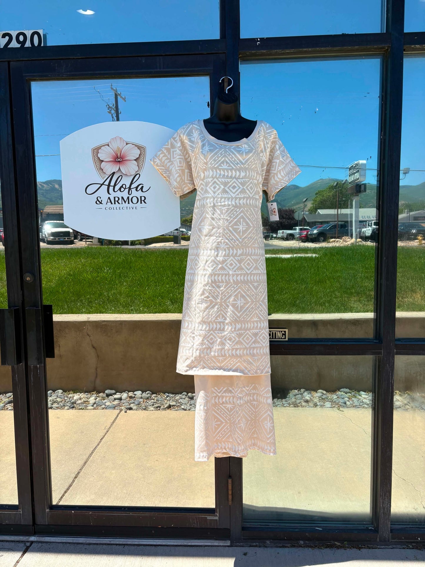 (Size 24) Le Lalelei Puletasi: The Beauty Collection – Cream & Tan Geometric