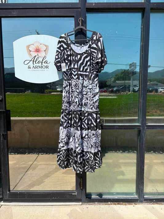(Size 22) Island Bloom Tiered Maxi Dress – Black & White Tribal Pattern Mix