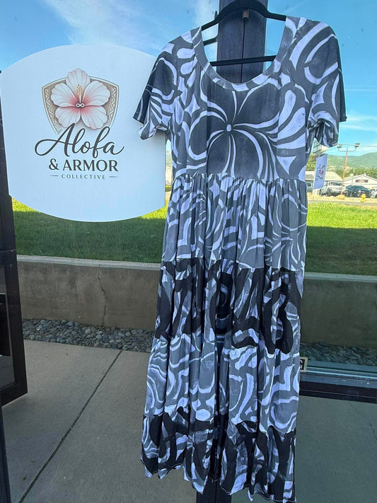 (Size 18) Island Bloom Tiered Maxi Dress – Gray, Black & White Abstract Floral Print