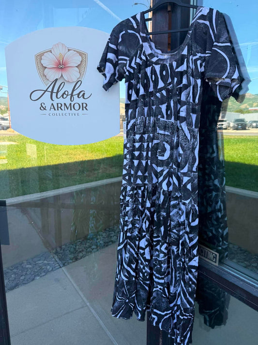 (Size 16) Island Bloom Tiered Maxi Dress – Bold Black & White Tribal Print