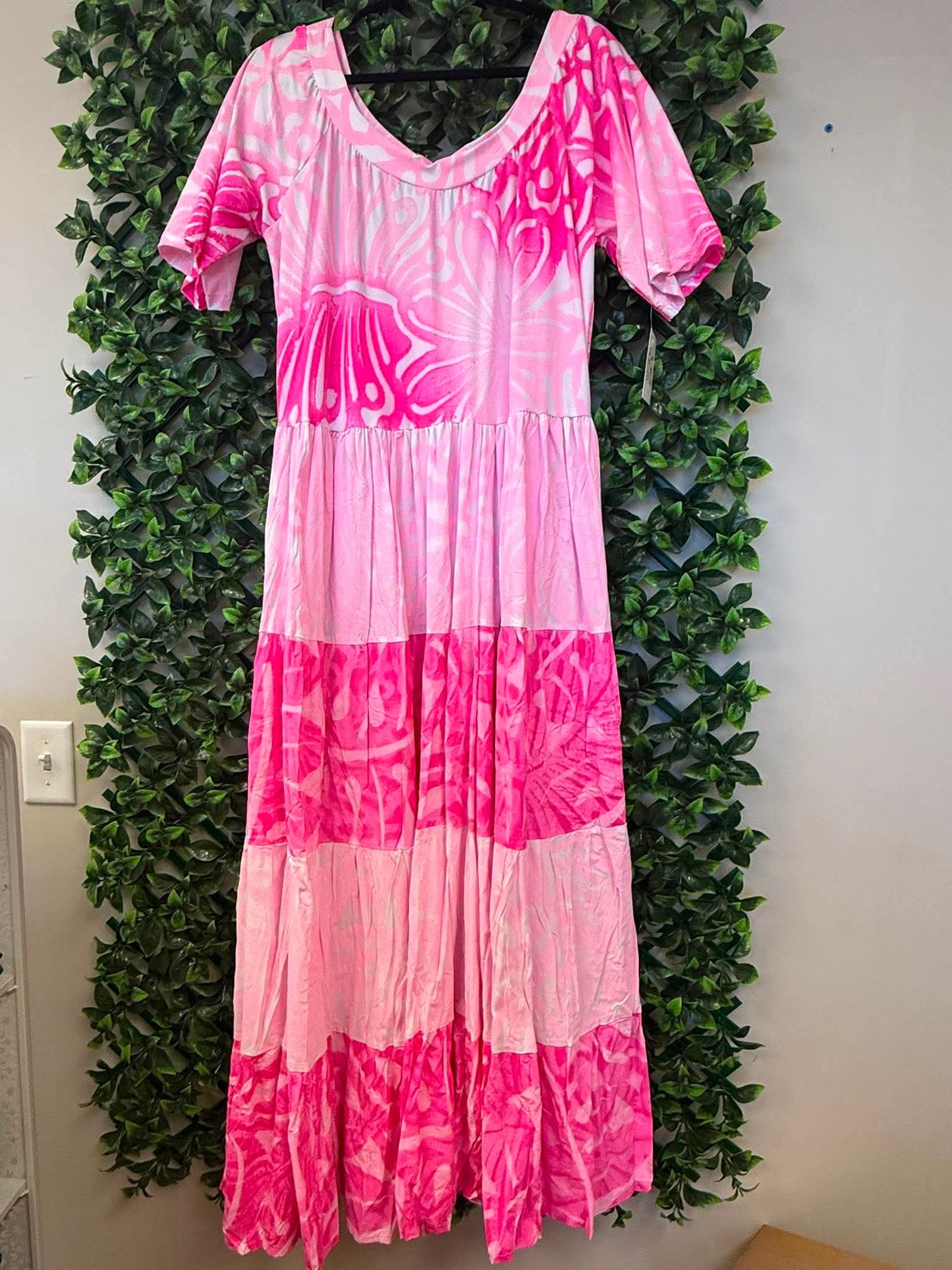 (Size 24) Lanu o le Alofa Dress: Hot Pink, Light Pink & White Tiered Tropical Print