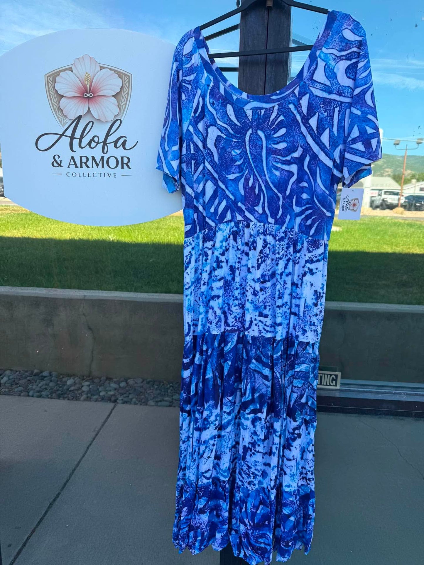 (Size 18) Island Bloom Tiered Maxi Dress – Royal Blue, Indigo & White Abstract Print