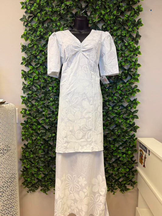 (Size 14) Pure Alofa White Puletasi Two-Piece Set: Sweetheart V-Neck Tunic & Maxi Skirt with Puff Sleeves