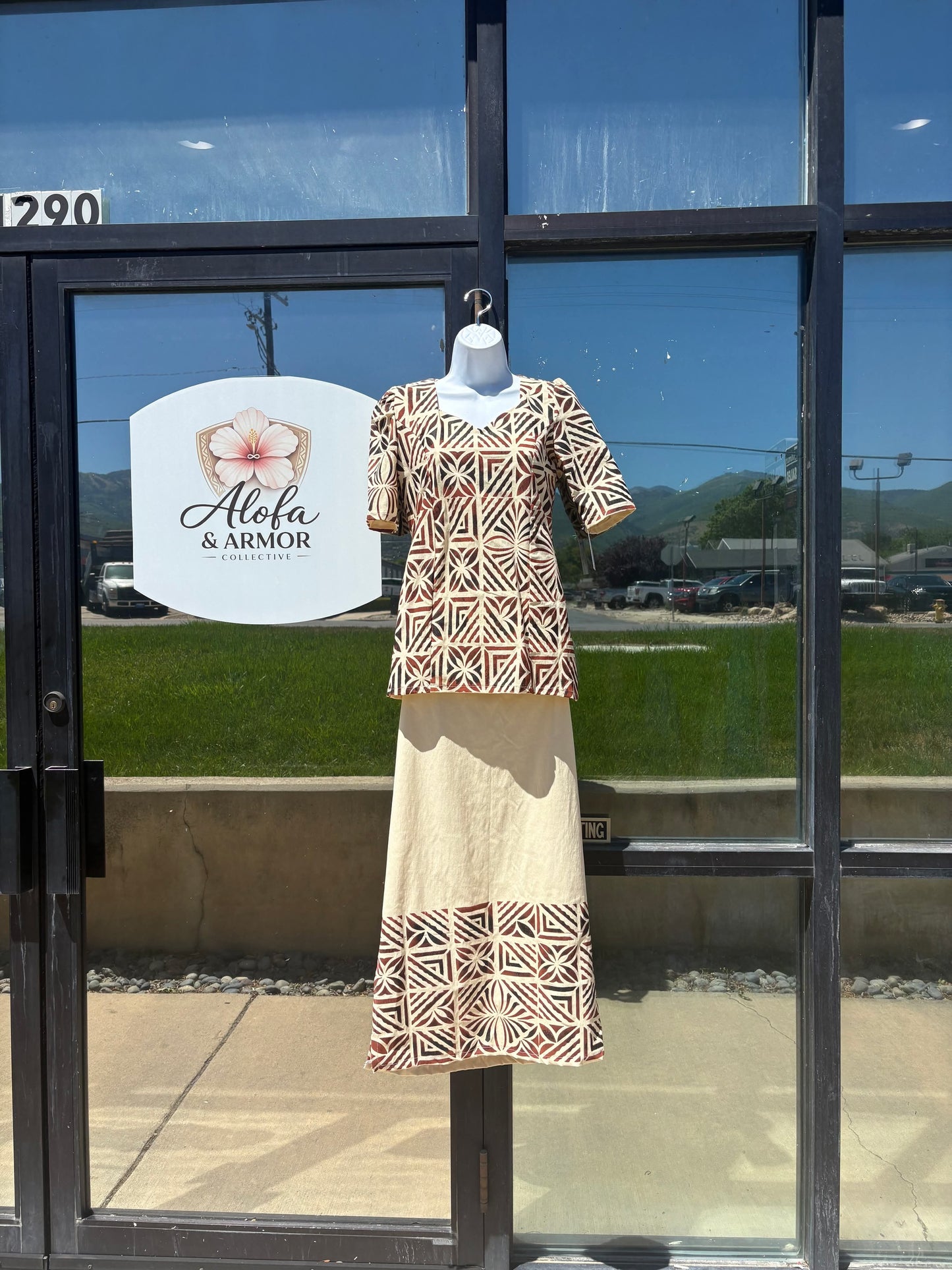 (Size 14) Le Lalelei Puletasi: The Beauty Collection – Cream with Brown & Black Geometric Print