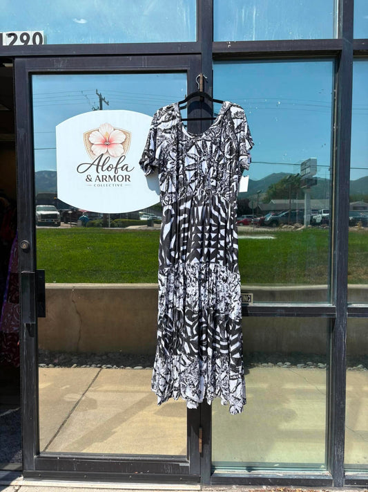 (Size 22) Island Bloom Tiered Maxi Dress – Black & White Tribal Sun Print