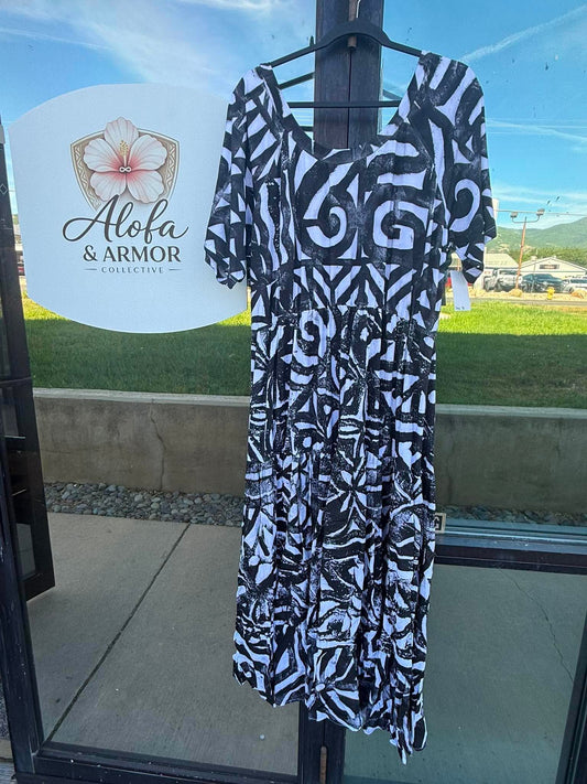 (Size 20) Island Bloom Tiered Maxi Dress – Black & White Swirl Tribal Print