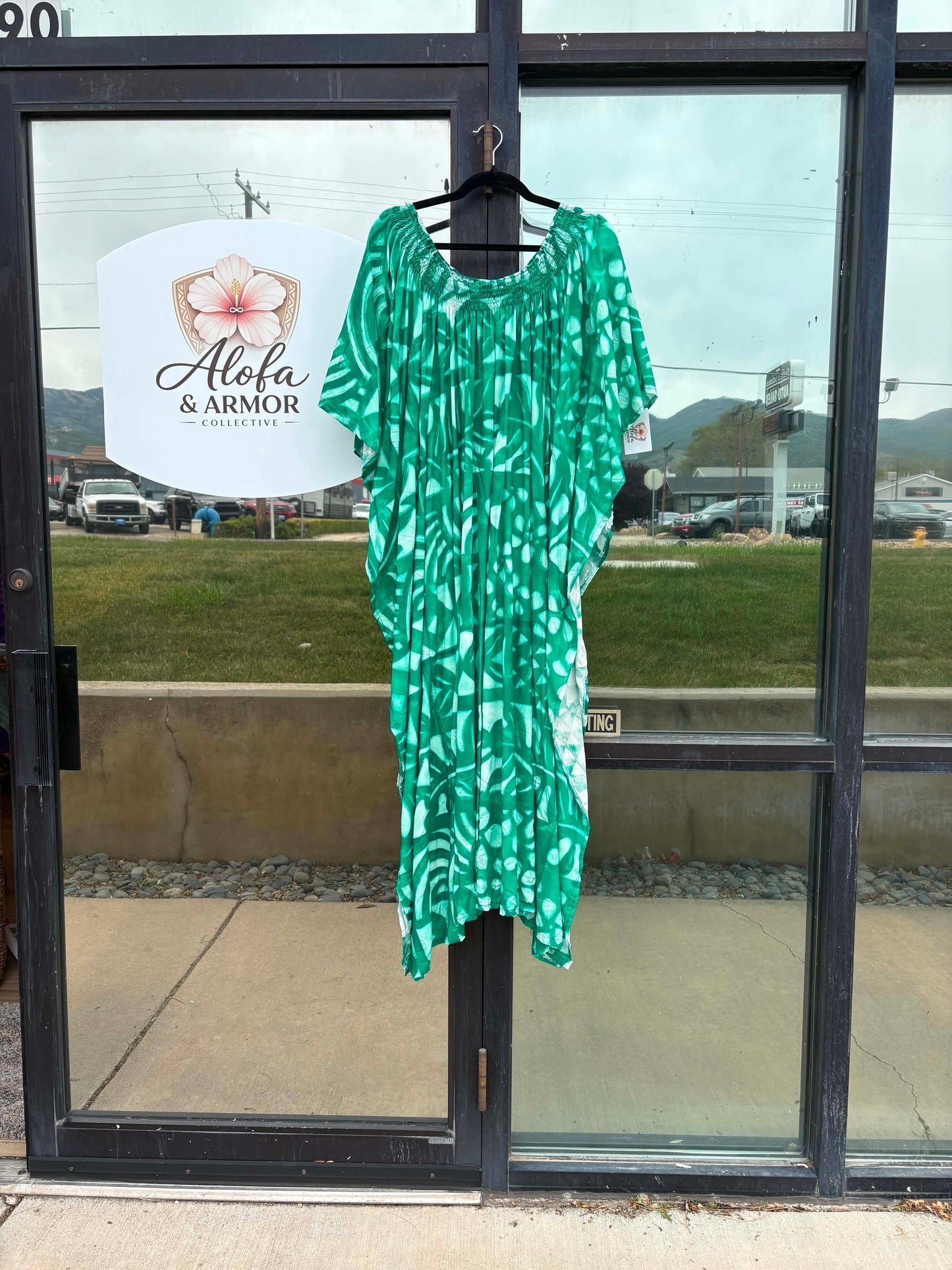 Galu Alofa Luxurious Gathered Kaftan Maxi Dress – Kelly Green & White (24/26)