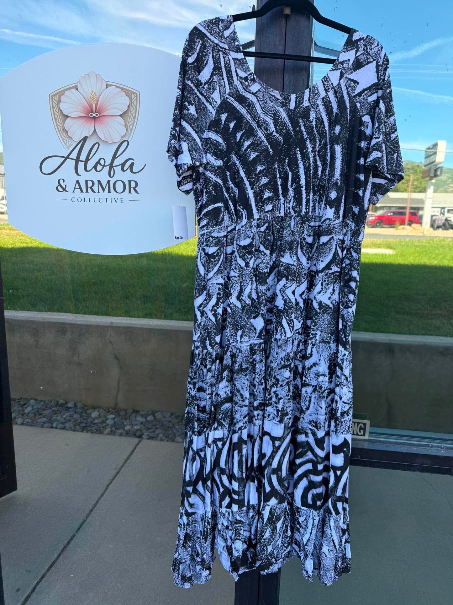 (Size 20) Island Bloom Tiered Maxi Dress – Black & White Mixed Tribal Print