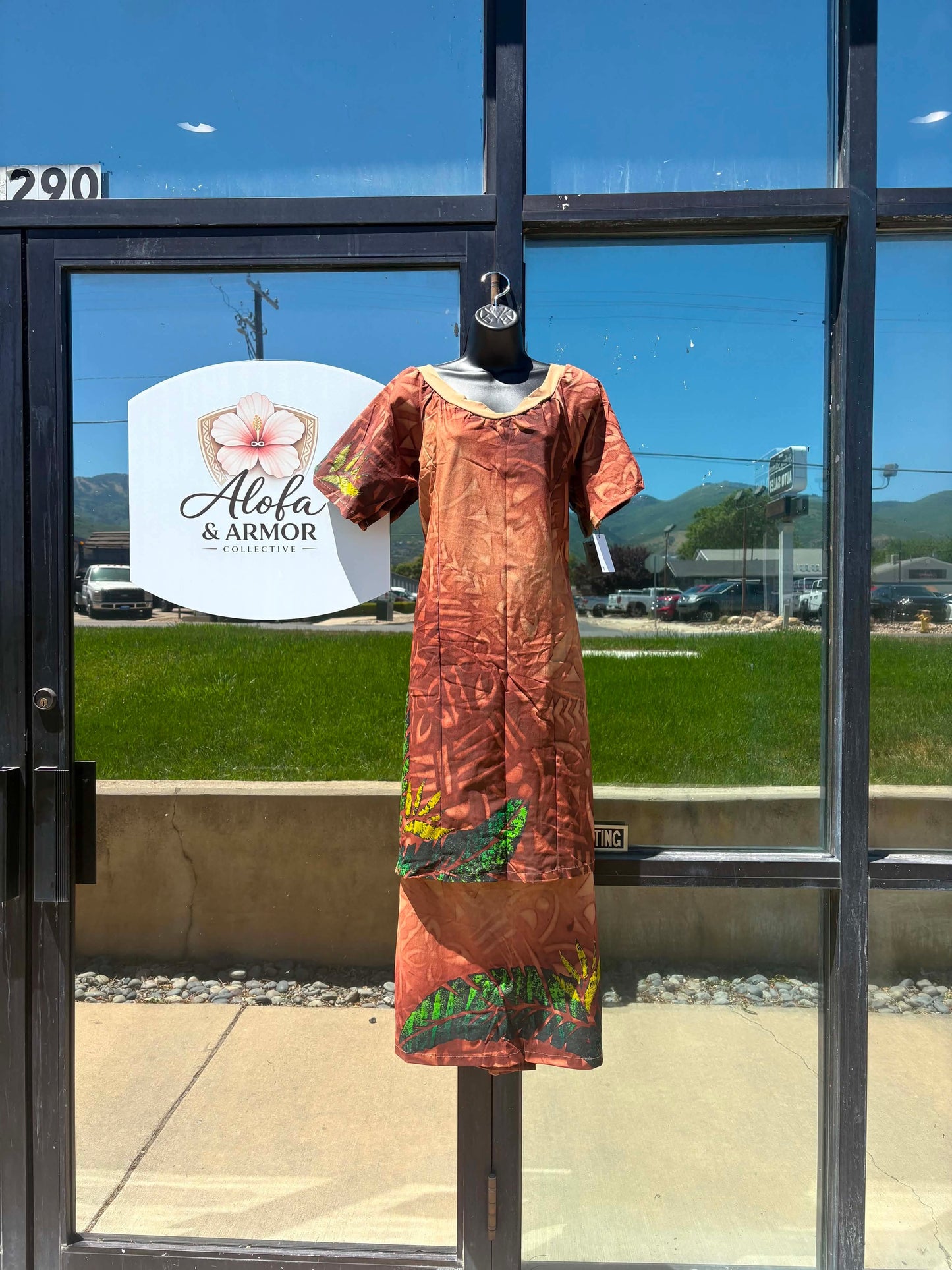 (Size 18) Le Lalelei Puletasi: The Beauty Collection – Earthy Brown & Multi-Color Tropical Accent