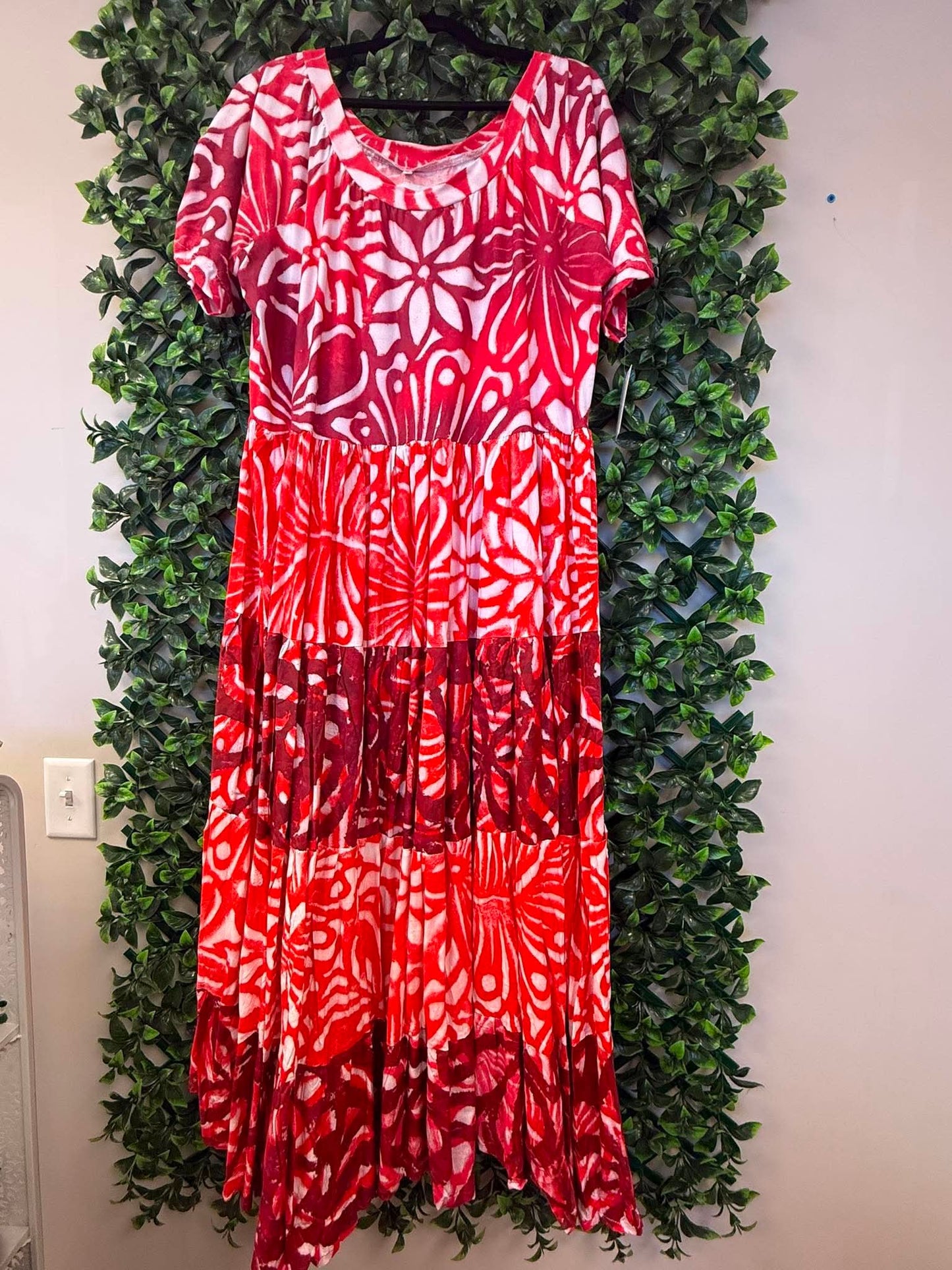 (Size 26) Lanu o le Alofa Dress: Maroon, Red & White Tiered Tropical Print