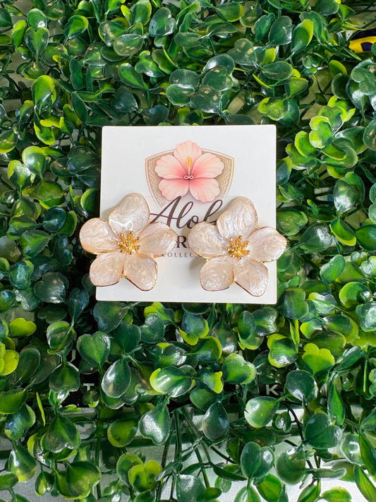 Tropical Luxe – High-Shine Gold & Pearlescent Hibiscus Flower Statement Stud Earrings